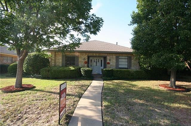 1st image of 417 Pebblecreek Dr