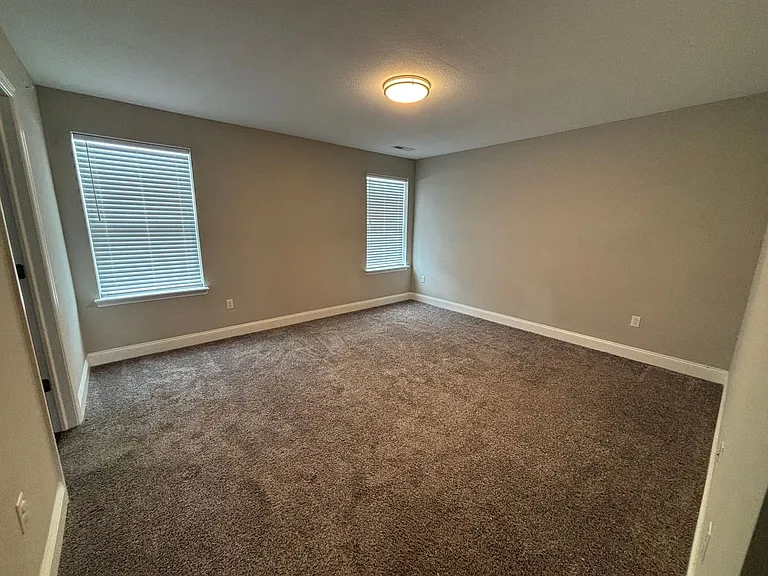 86 Hawthorne Dr — Photo 9