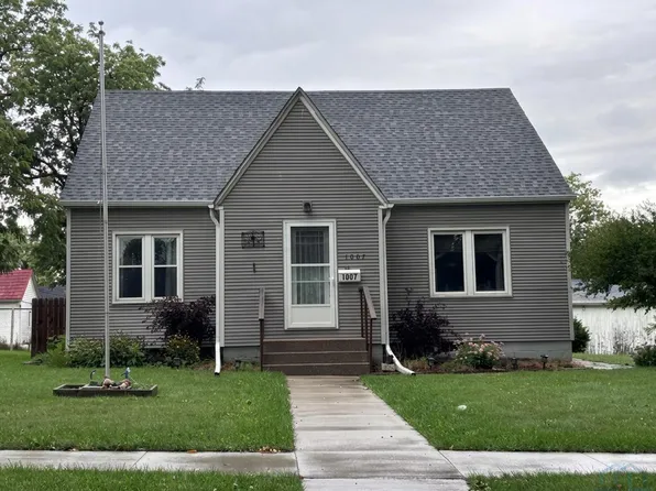 1007 S 2nd Ave, Rock Rapids, IA 51246