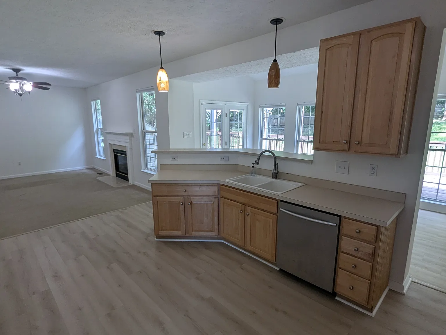 4 bed, 2650 sqft, $3,150 — Photo 3