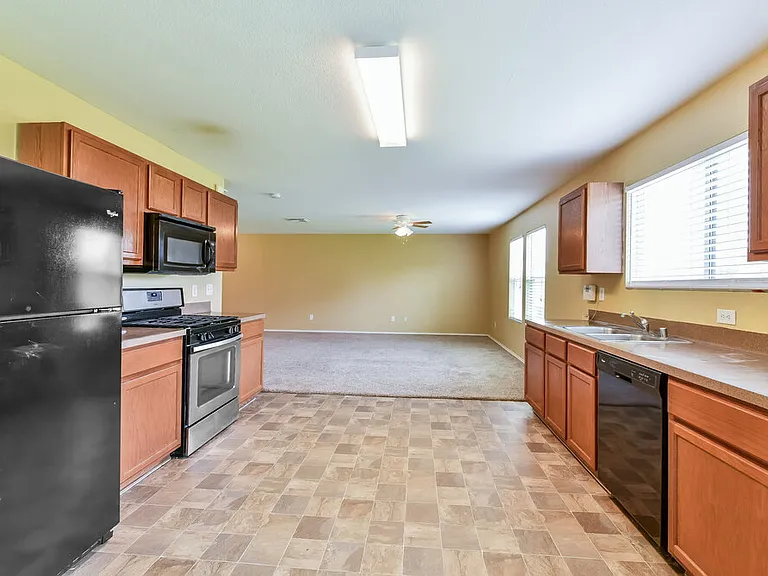 7906 Ashland Springs Ln — Photo 8