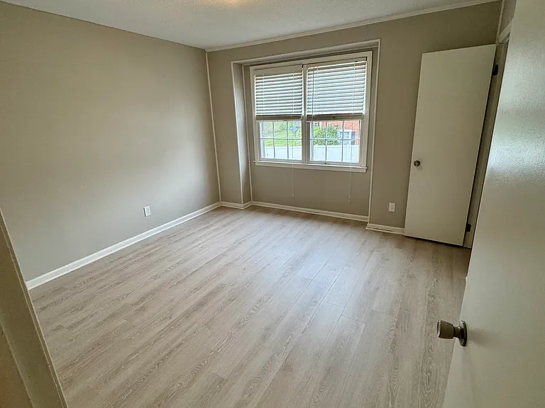 921 Nottingham Dr #13 — Photo 6
