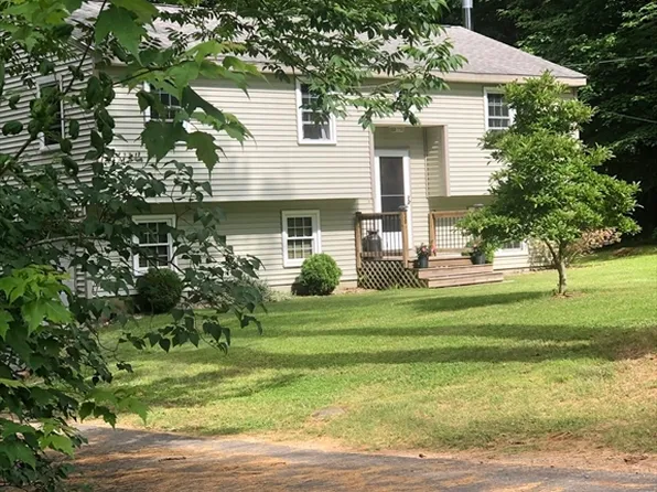 30 Mystery Ln, Phillipston, MA 01331