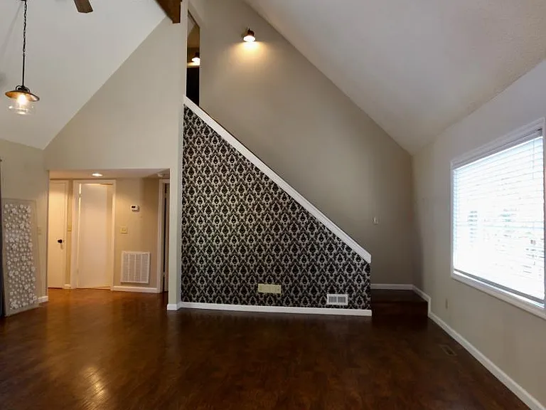 1595 Longleaf Dr E — Photo 7