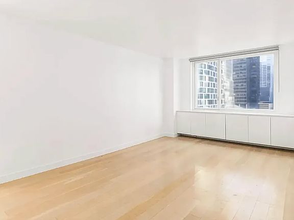3rd image of 430 W 34th St APT 4F