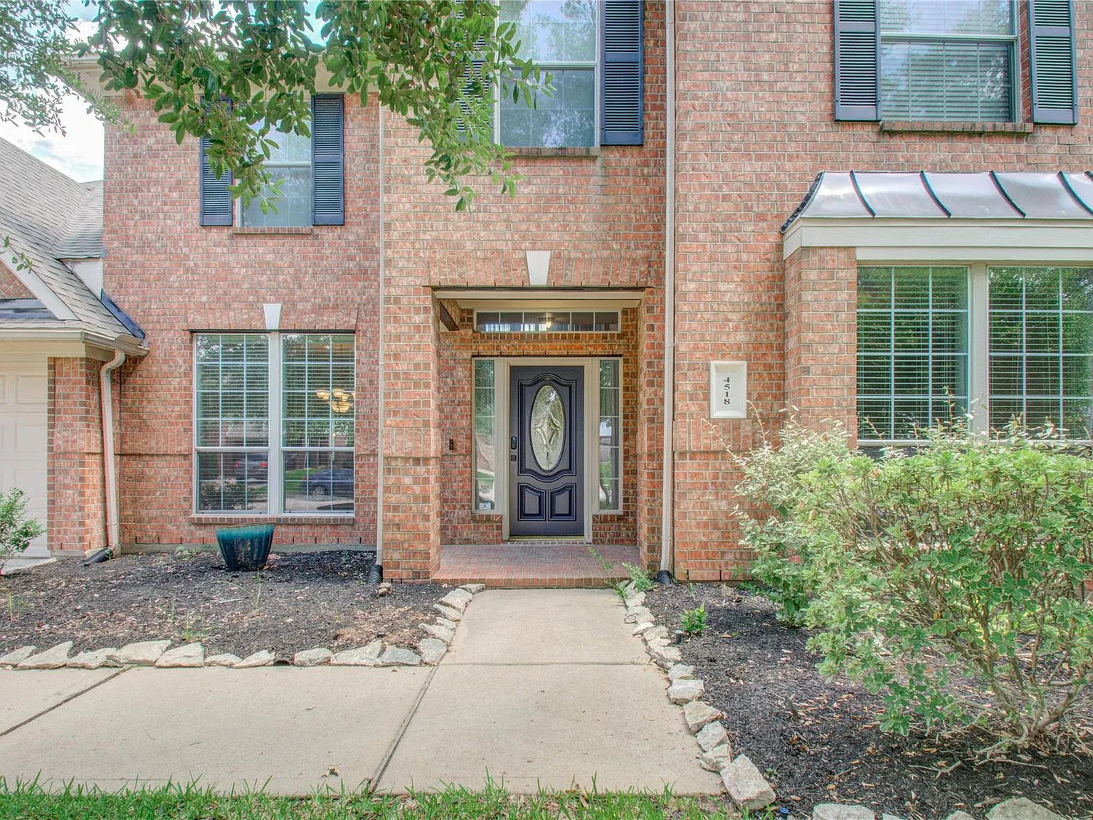 5 bed, 3.5 bath, 3669 sqft, $3,600 — Photo 3