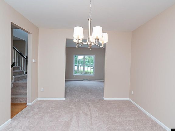 5th image of 9 Emerald Ln
