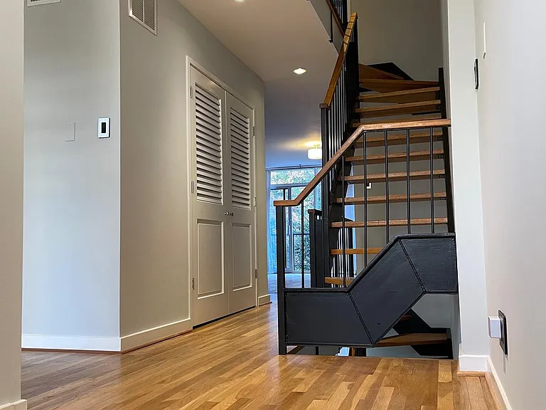 457 N St SW — Photo 6