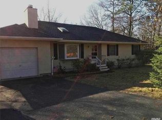 129 Old Riverhead Rd W, Hampton Bays, NY 11946