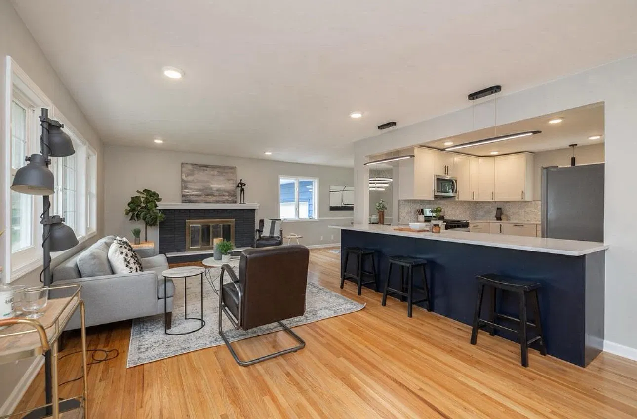 4 bed, 2359 sqft, $4,295 — Photo 2