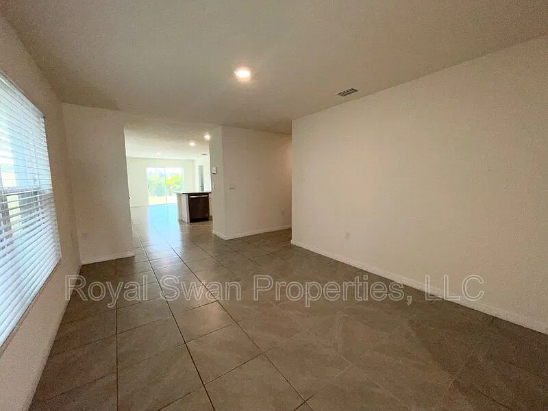 3 bed, 2.0 bath, 1566 sqft, $2,495 — Photo 3