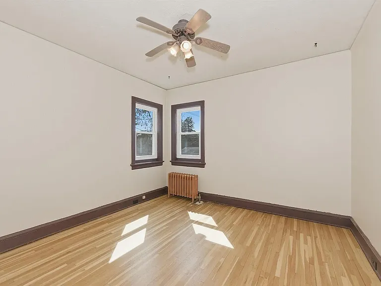 221 Snelling Ave — Photo 6