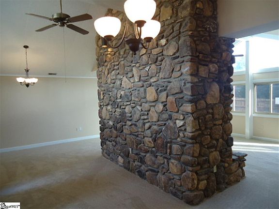 3rd image of 110 Heritage Ln