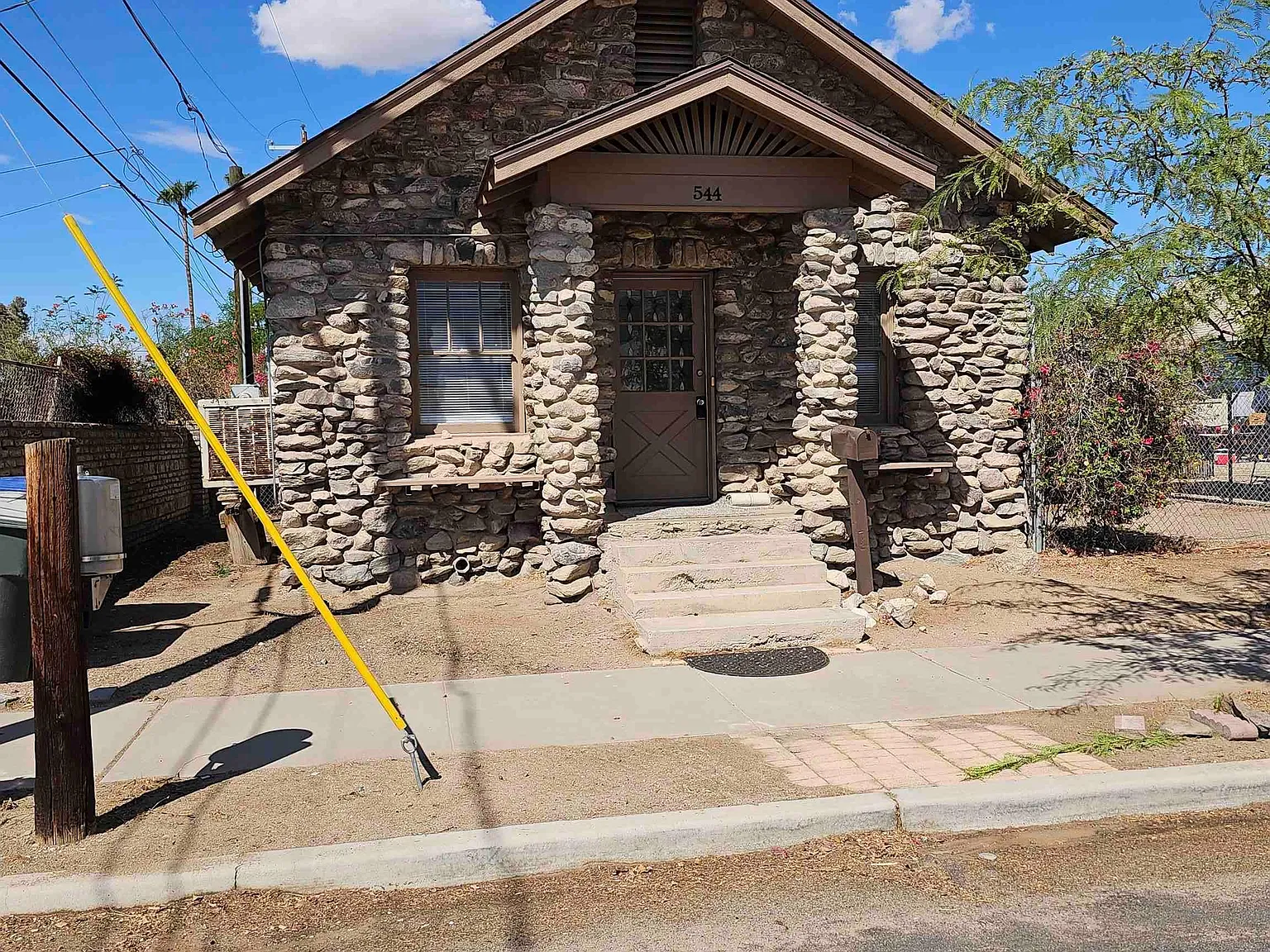 1 bed, 1.0 bath, 585 sqft, $800 — Photo 1