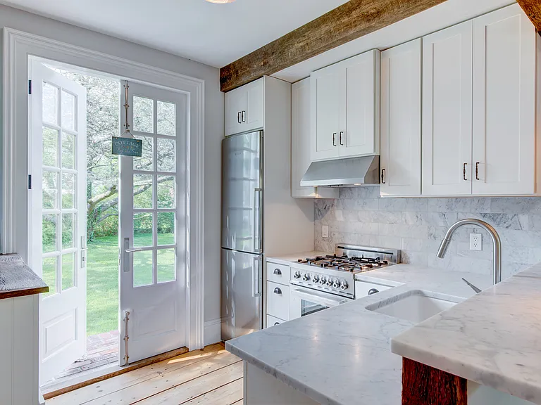 475 Youngs Ave #C — Photo 6