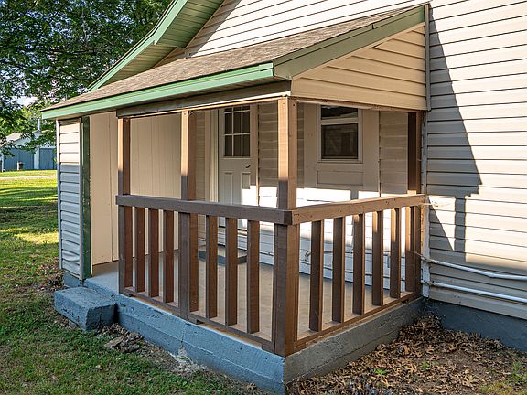 3rd image of 1009 W Cass Avenue