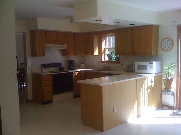 Lots of cabinets & space