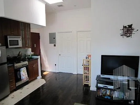 Rented by 112 Fulton LLC | media 21