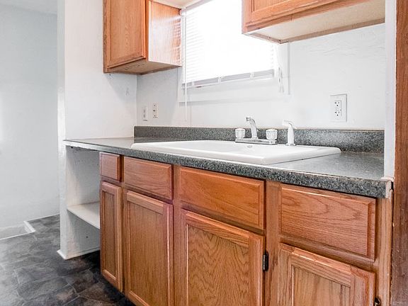 4th image of 817 E 8th Ave
