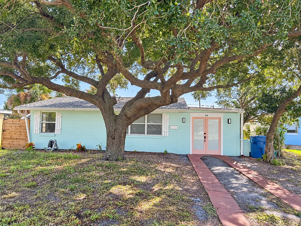 44 Alamanda Dr