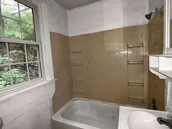 4th image of 2094 Baltimore Ave