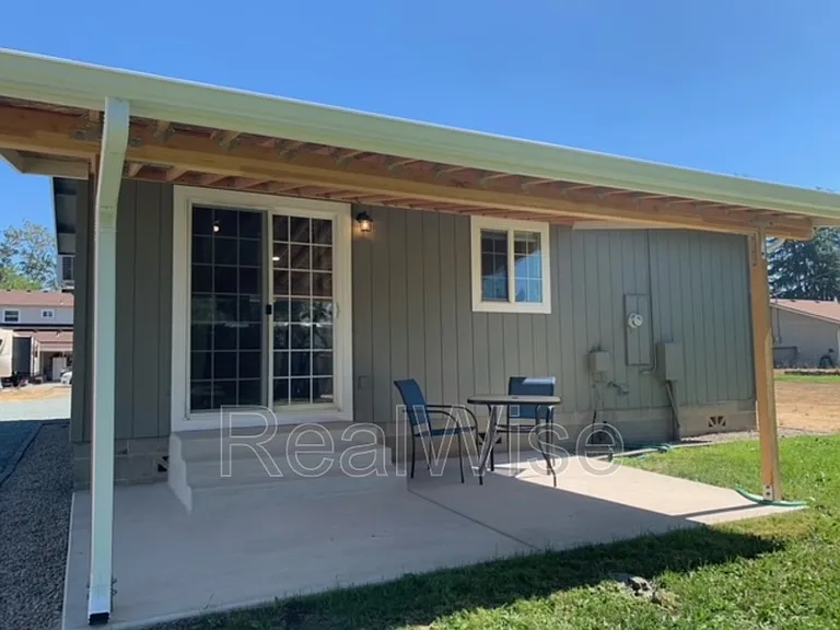 926 1/2 SW Greenwood Ave — Photo 4