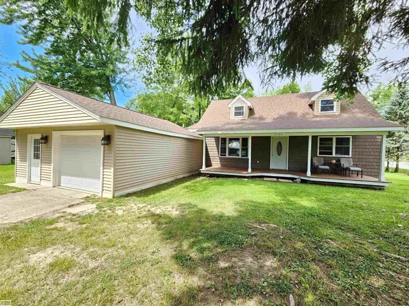 3195 2nd St, Emmett, MI 48022