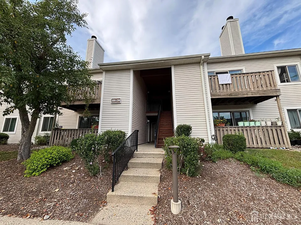 215 Aspen Dr
