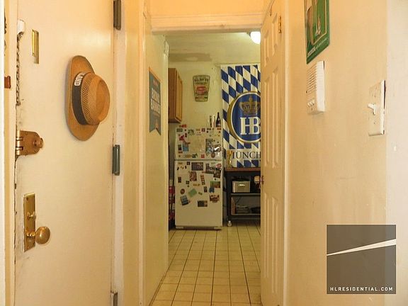 5th image of 1054 Bergen St #1