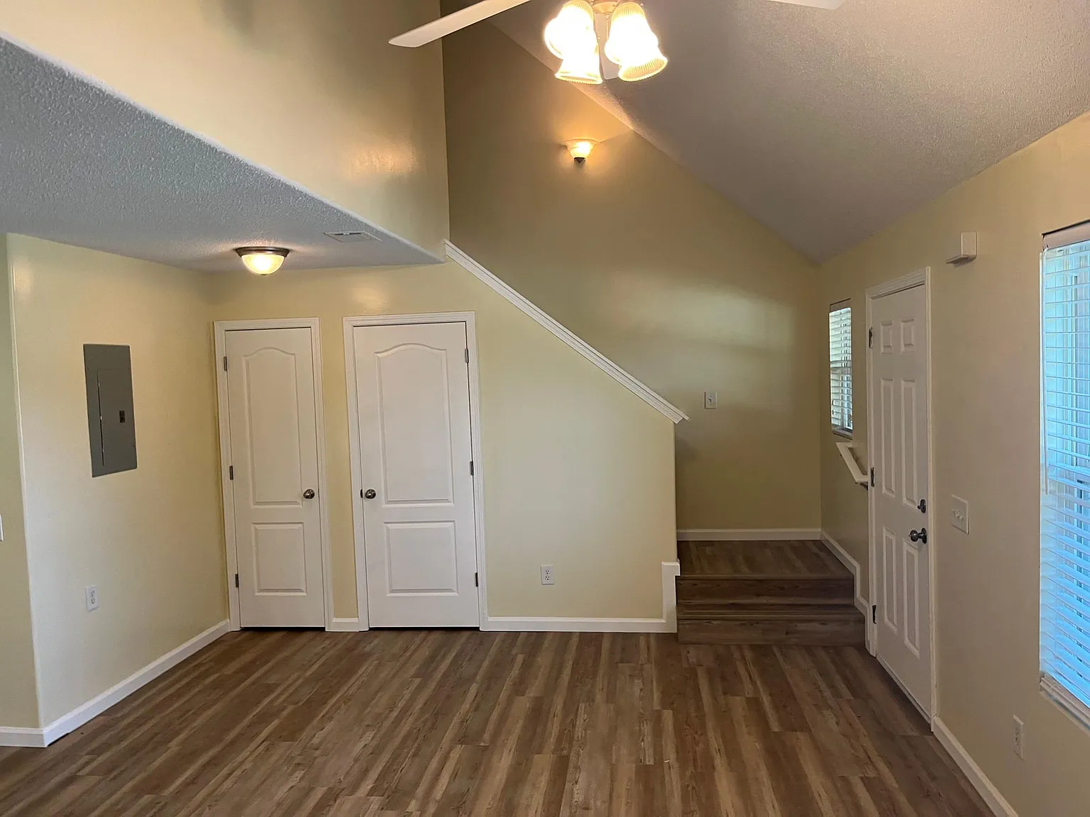 421 Bridgewater Way — Photo 4