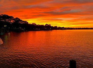 235 Yacht Club Dr NE, Fort Walton Beach, FL 32548