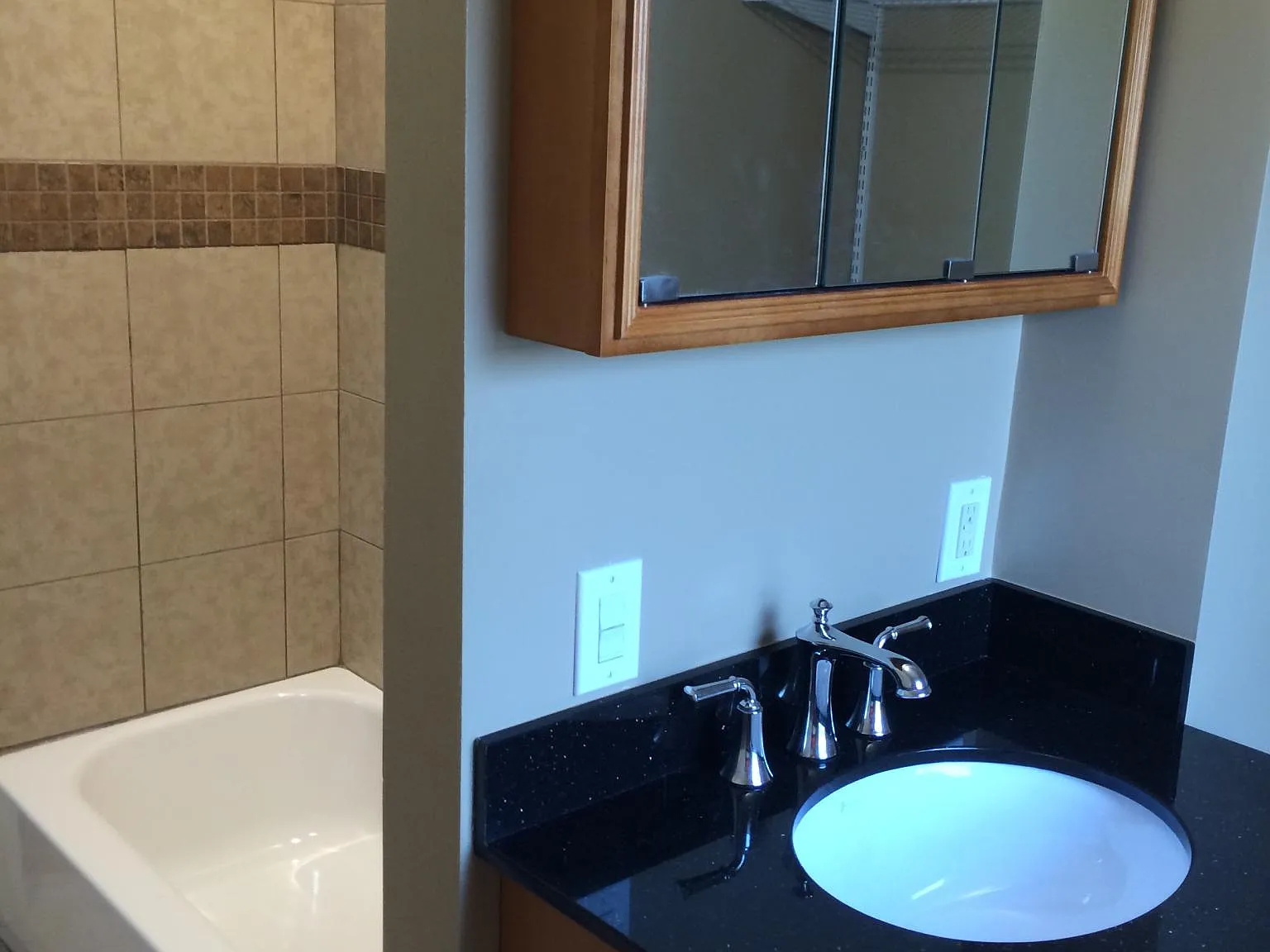 6 bed, 2.5 bath, 1500 sqft, $3,000 — Photo 4