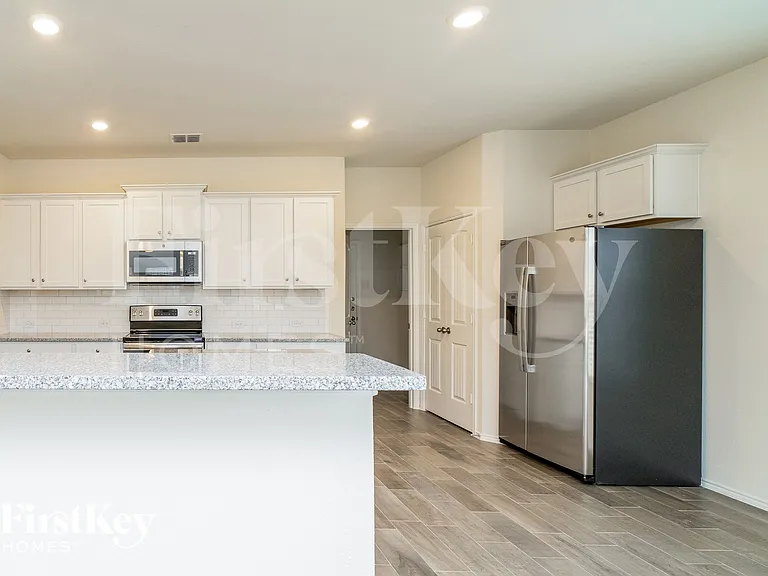 1045 N Churchill Dr — Photo 7