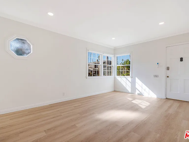 2308 1/2 Pisani Pl — Photo 4