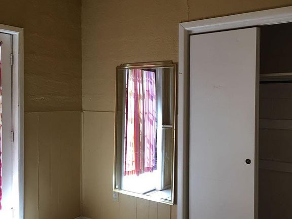 4th image of 1620 Paxton St