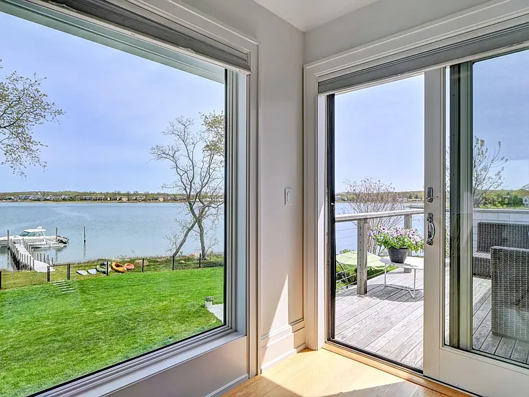82 Harbor Dr — Photo 31