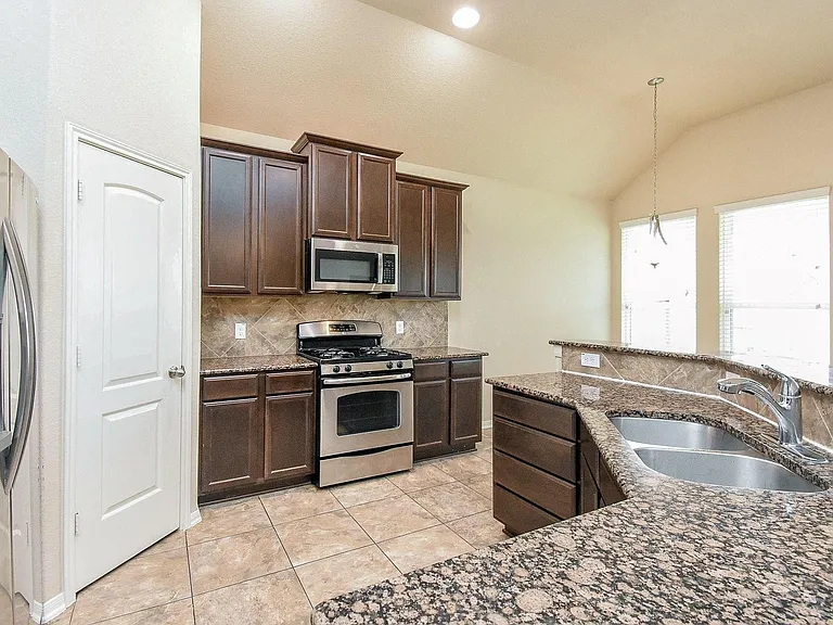 4215 Mill Oaks Dr — Photo 14