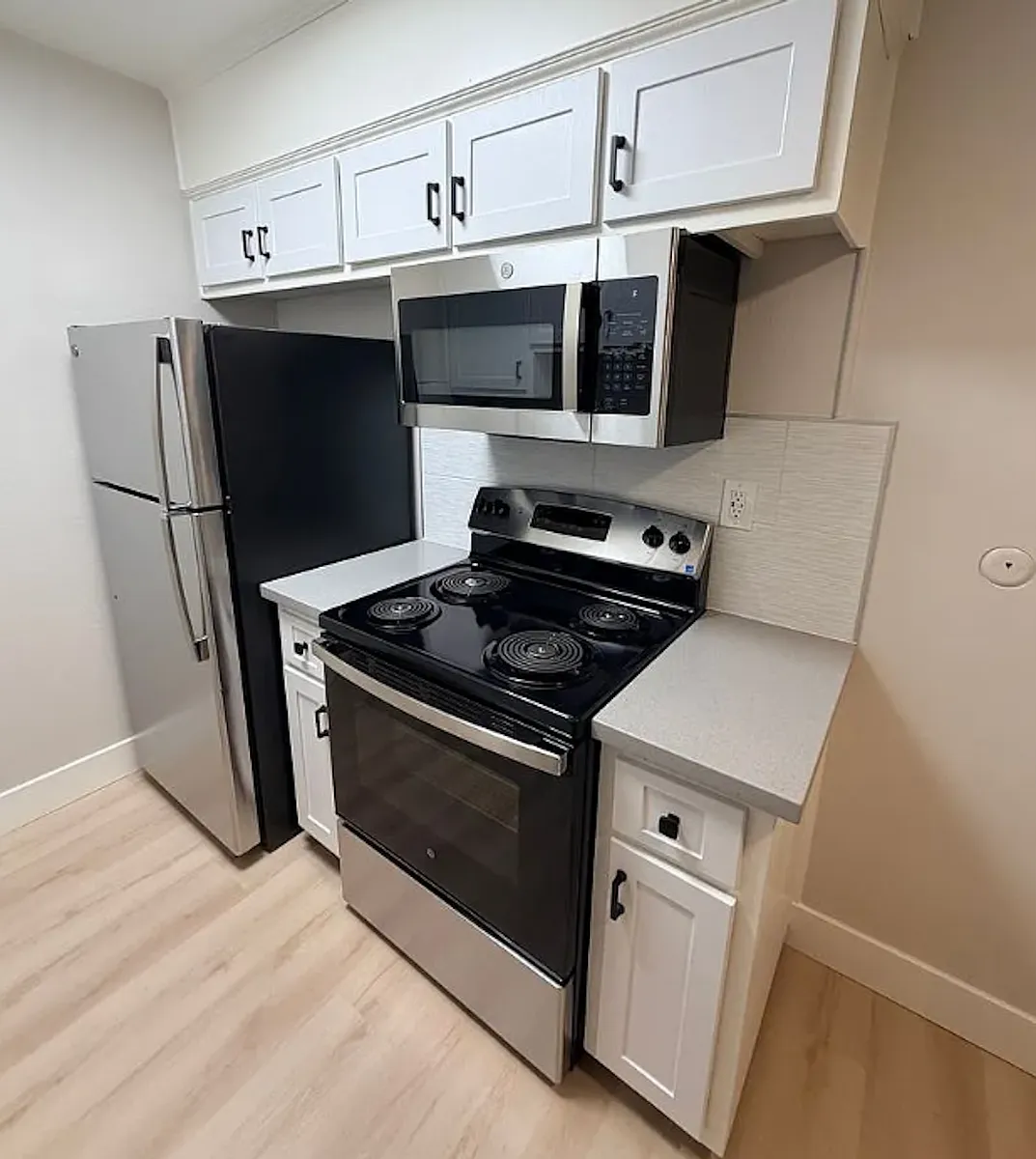 Photo 1 of 16 - Providence House Apartments - Sacramento, CA Primary Photo - Providence House Apartments