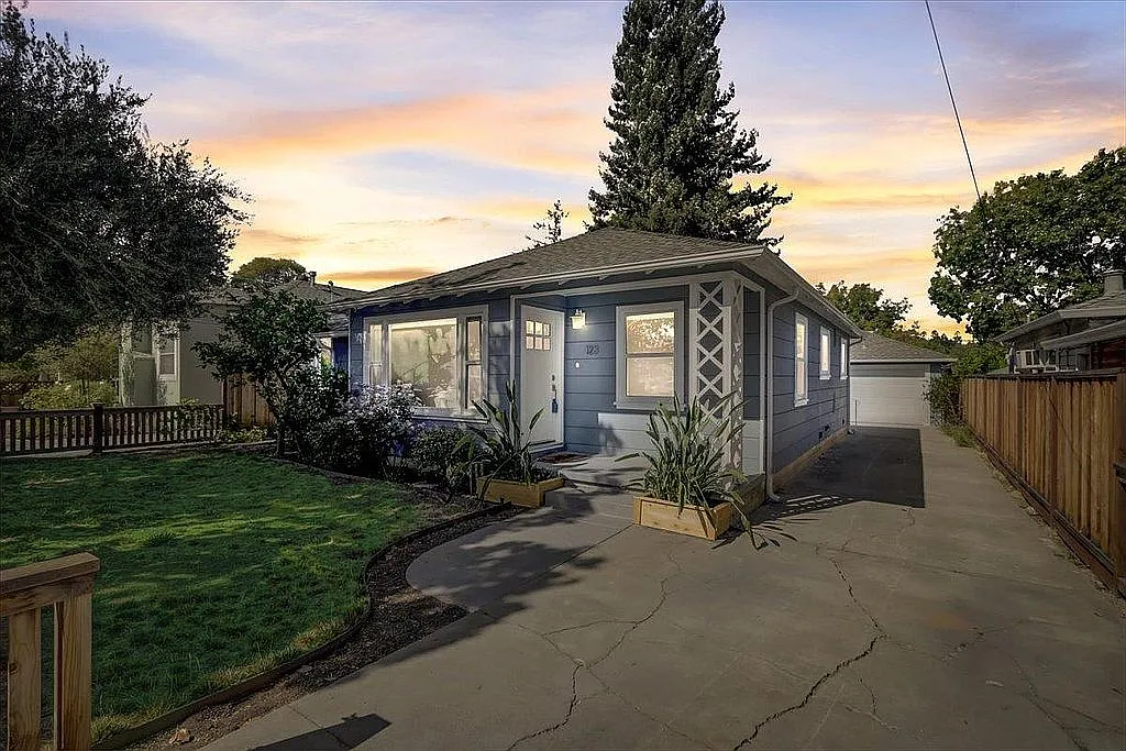 123 Alexander Ave photo 1