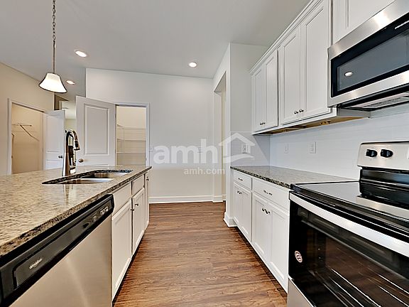 3rd image of 420 Sandstone Dr