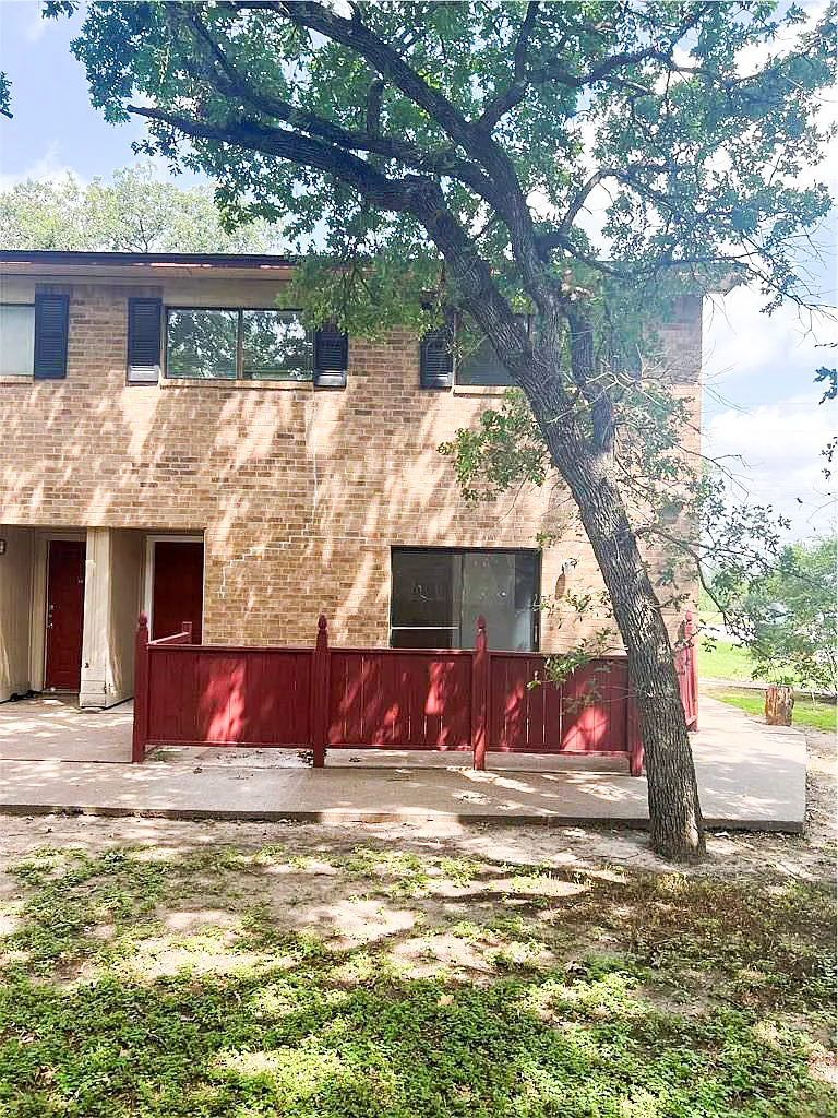 2 bed, 770 sqft, $825 — Photo 1