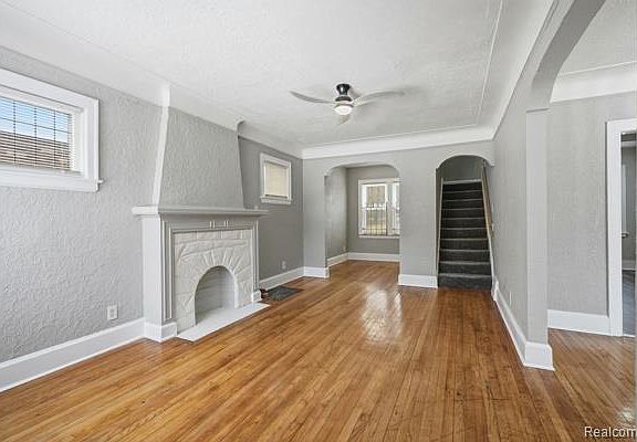 3rd image of 15830 Littlefield St
