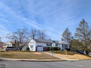 3700 John Dr, Brookhaven, PA 19015