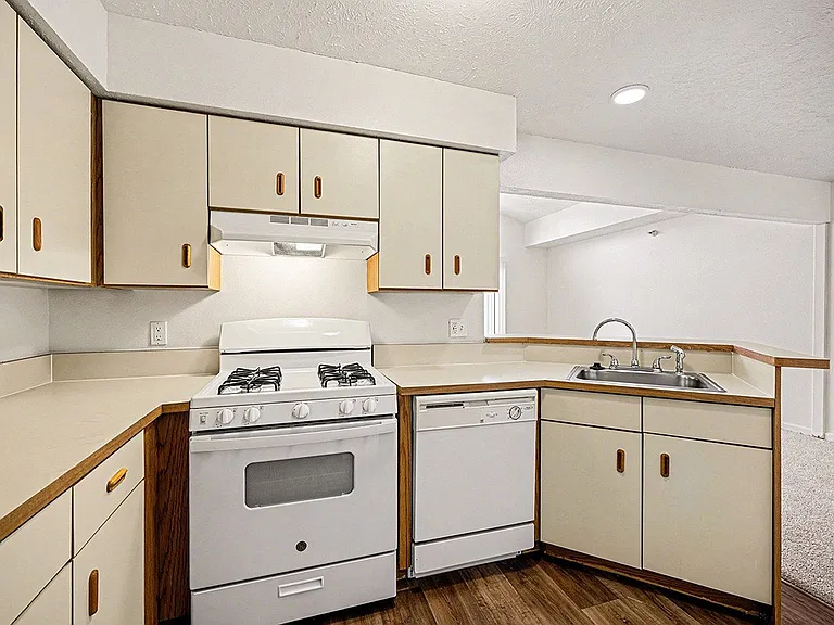 West Hampton Park Apartment Homes — Photo 12