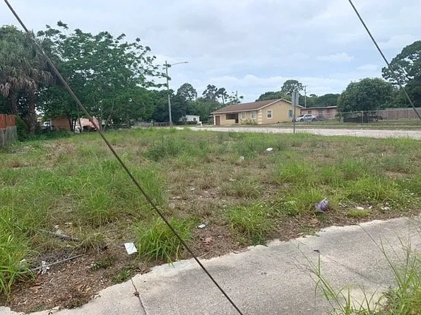 915 N 21st St, Fort Pierce, FL 34950