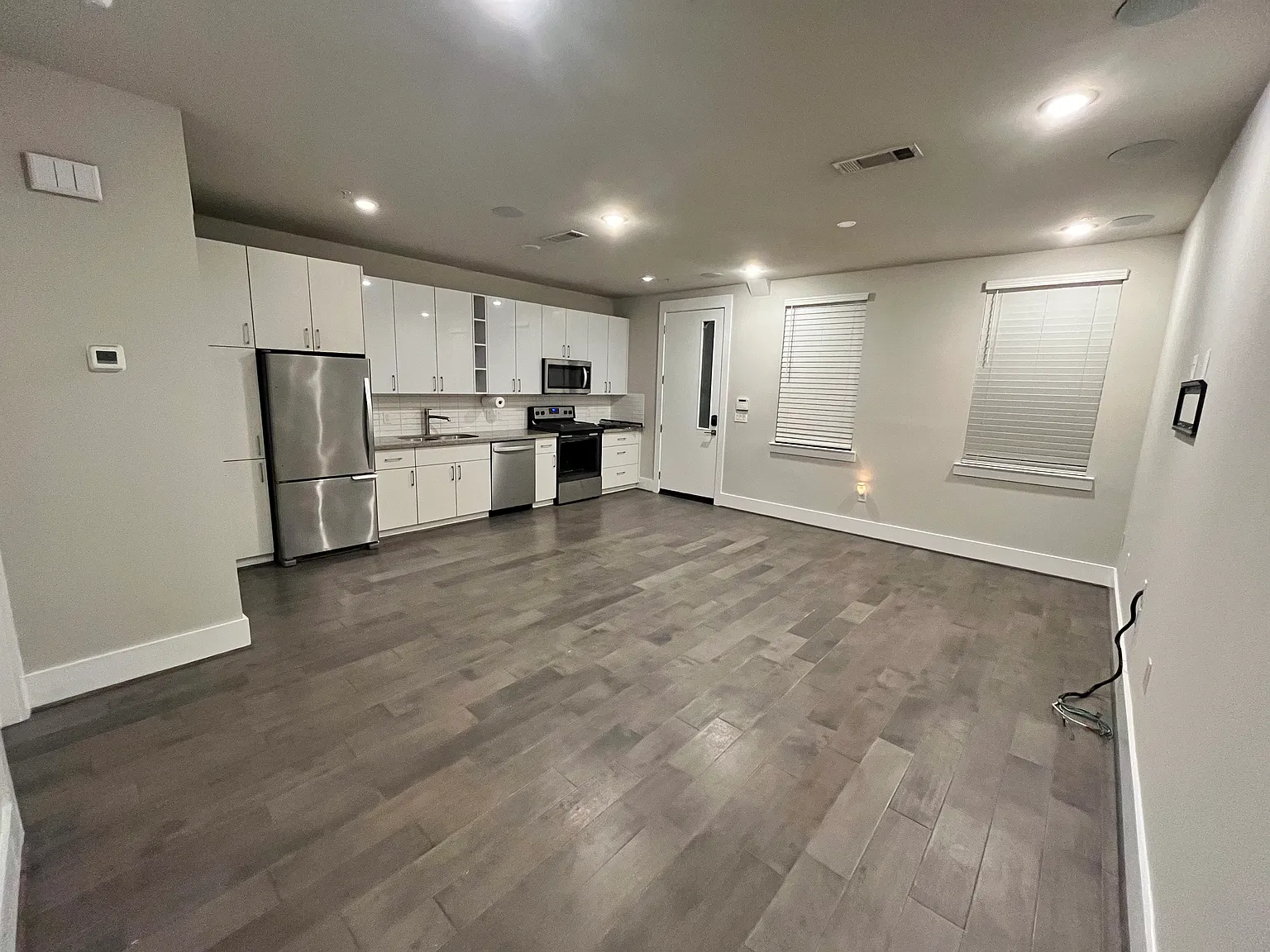 2401 Crawford St — Photo 3