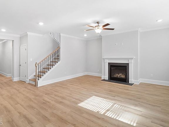 5th image of 520 Cunninghame Ct