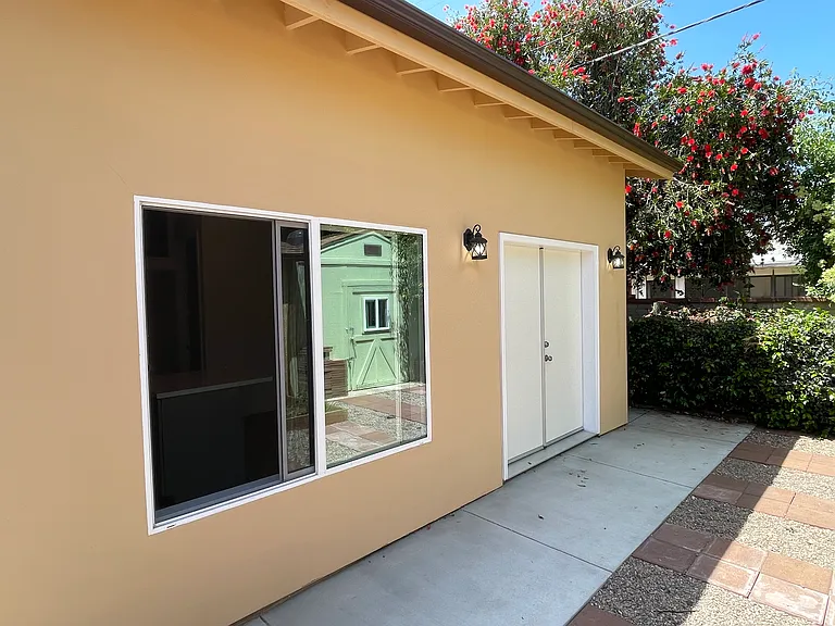 8045 Norwich Ave — Photo 5