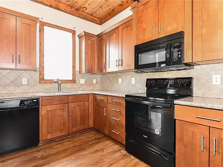 445 McAdoo Ave #445 — Photo 8