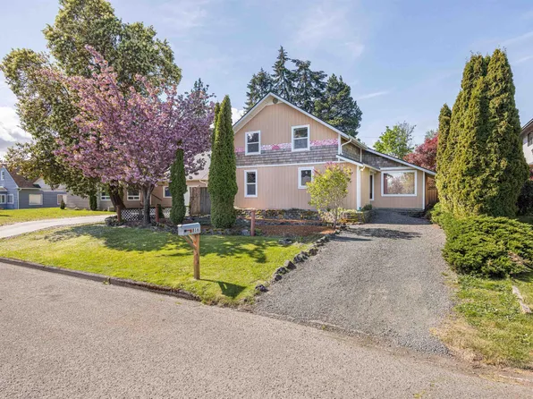 816 W 14th St, Port Angeles, WA 98363